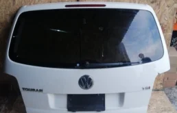 Двери для Volkswagen Touran 2012 года на фотографиях