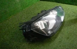 Фары для Volkswagen Touareg 2010 года на фотографиях