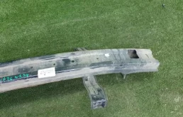 Усилитель бампера задний нижний для Hyundai Solaris 2014 года на фотографиях