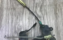 Замок передней левой двери для Opel Zafira 2014 года на фотографиях