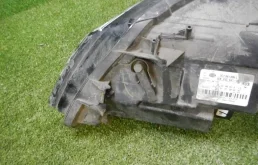 Фара правая для Volkswagen Jetta 2012 года на фотографиях