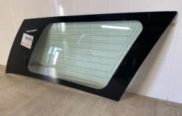 Стекла и зеркала для Mitsubishi Grandis 2007 года на фотографиях