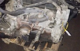 Двигатель без навесного для Chrysler Grand Voyager 2002 года на фотографиях