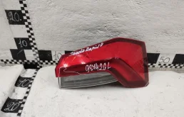 Фонарь внешний правый для Skoda Rapid 2025 года на фотографиях