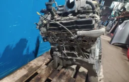 Двигатель без навесного для Nissan Pathfinder 2003 года на фотографиях
