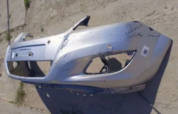 Бампер передний для Opel Zafira 2007 года на фотографиях