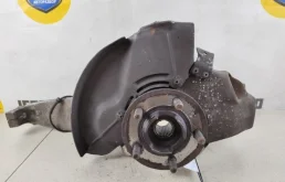 Кулак поворотный правый для Land Rover Range Rover на фотографиях