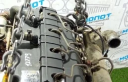 Двигатель без навесного для Kia Carnival 2000 года на фотографиях