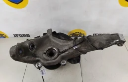 Кулак поворотный правый для Land Rover Range Rover на фотографиях