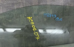 Стекла и зеркала для Honda Accord 2005 года на фотографиях