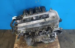 Двигатель без навесного для Toyota Opa 2001 года на фотографиях