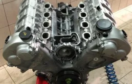 Двигатель без навесного для Porsche Cayenne 2003 года на фотографиях