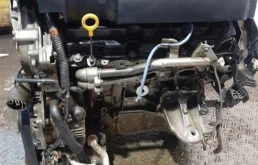 Двигатель без навесного для Nissan Pathfinder 2003 года на фотографиях