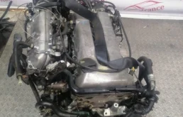 Двигатель без навесного для Nissan Serena 1996 года на фотографиях