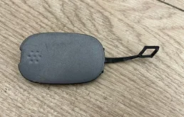 Заглушка буксировочного крюка задняя для Volkswagen Touareg 2009 года на фотографиях