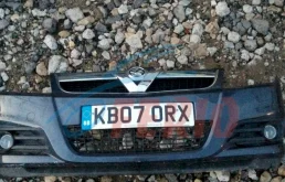 Бампер передний для Opel Vectra 2002 года на фотографиях