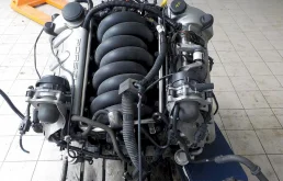 Двигатель без навесного для Porsche Cayenne 2014 года на фотографиях