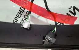 Лобовое (ветровое) стекло для Toyota RAV4 на фотографиях