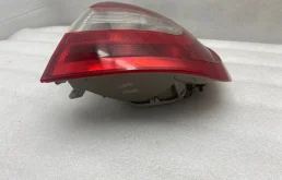 Фонарь правый для Skoda Rapid 2014 года на фотографиях