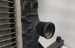 Радиатор охлаждения ДВС для Chevrolet Cruze на фотографиях