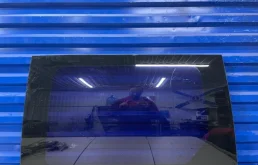 Стекла и зеркала для Kia Carnival на фотографиях