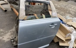 Дверь задняя левая для Volvo XC70 2013 года на фотографиях