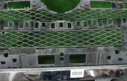 Кронштейн переднего бампера правый для Mercedes-Benz GL class 2015 года на фотографиях