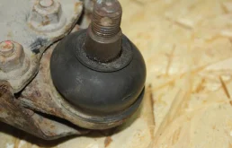 Рычаг передний правый нижний для Mitsubishi Pajero 2007 года на фотографиях