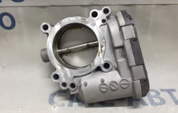 Дроссельная заслонка для Mercedes-Benz C class 2008 года на фотографиях