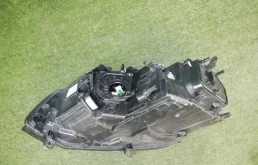 Фары для Volkswagen Touareg 2014 года на фотографиях