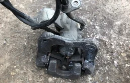 Суппорт задний левый для Honda Civic 2005 года на фотографиях