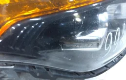 Фара правая для Ford Explorer 2012 года на фотографиях