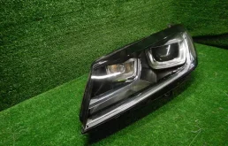 Фары для Volkswagen Touareg 2014 года на фотографиях