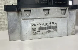 Блок управления двигателем для Volkswagen Polo 2020 года на фотографиях