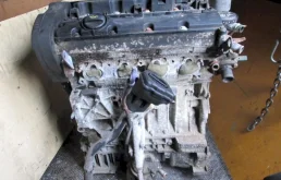 Двигатель без навесного для Peugeot 406 на фотографиях