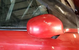 Стекла и зеркала для Suzuki Swift 2009 года на фотографиях