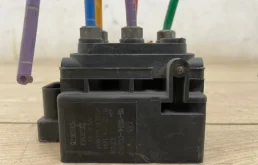 Блок клапанов пневмоподвески для Audi Q7 2008 года на фотографиях