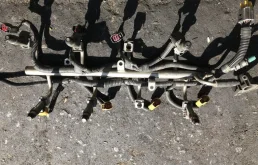 Форсунка топливная для Volvo XC90 2002 года на фотографиях