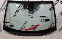 Лобовое (ветровое) стекло для Toyota RAV4 на фотографиях