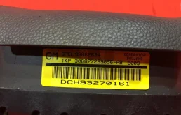 Подушка безопасности водителя для Opel Astra 2015 года на фотографиях