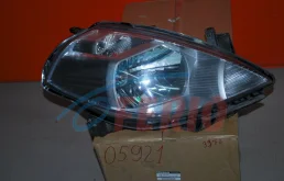 Фары для Nissan Tiida 2009 года на фотографиях