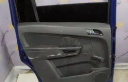 Двери для Opel Zafira 2007 года на фотографиях