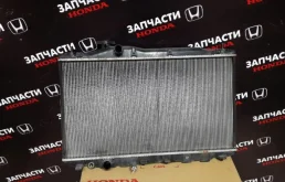 Радиатор охлаждения ДВС для Honda Civic 2010 года на фотографиях