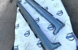 Накладка порога левая для Volvo C30 2006 года на фотографиях