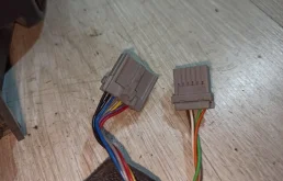 Стекла и зеркала для Nissan Qashqai 2011 года на фотографиях