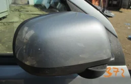 Стекла и зеркала для Nissan Tiida на фотографиях