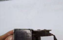 Замок капота для Skoda Rapid 2019 года на фотографиях