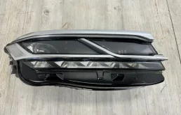 Фара ксенон левая для Volkswagen Touareg 2021 года на фотографиях