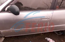 Дверь передняя левая для Toyota Corolla 2001 года на фотографиях