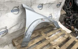 Крылья для Volvo XC70 2015 года на фотографиях